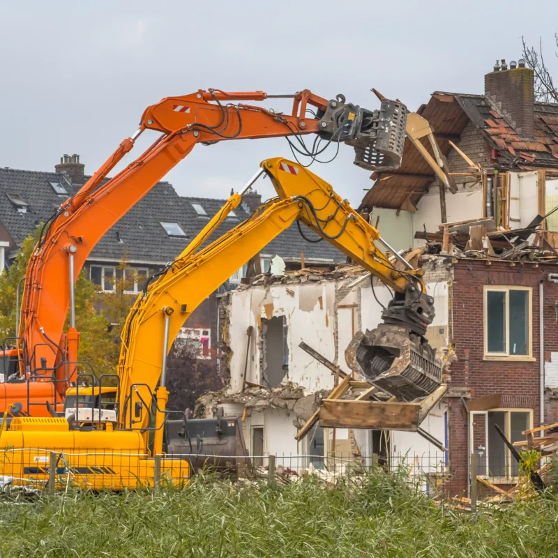 excavators-demolishing-a-brick-building-in-an-urba-2026-01-09-01-13-15-utc